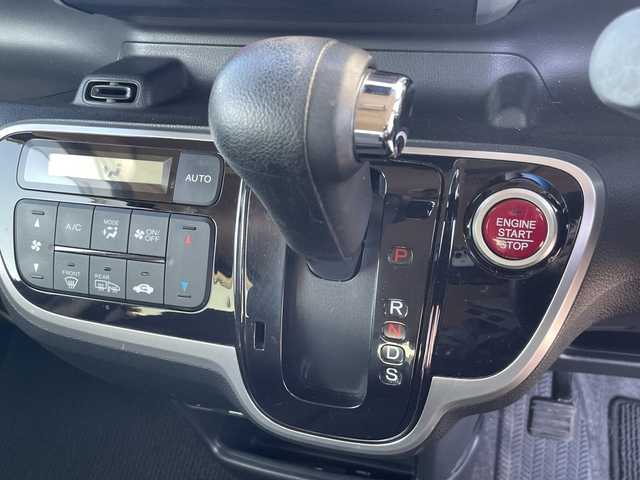 ホンダ Ｎ ＢＯＸ カスタム ターボ SSブラックSパッケージ 千葉県 2017(平29)年 6.4万km プレミアムホワイトパールⅡ ナビＭＤＶ－Ｚ７０４　バックカメラ　ＤＶＤ　フルセグＴＶ　ＢＴ　シートヒーター　両側パワースライドドア　クルーズコントロール　ビルトインＥＴＣ　革巻きステア　ハーフレザー　パドルシフト　ＨＩＤ　フォグ