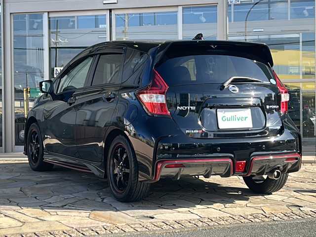 日産 ノート e－パワー ニスモ 静岡県 2019(令1)年 5.7万km スーパーブラック 社外SDナビ/・CD/・DVD/・フルセグＴＶ/・Bluetooth/・USB/・AM/・FM/主要装備/・衝突軽減/・レーンキープ/・コーナーセンサー前後/・全方位カメラ/・ETC/・ドラレコ前後/・デジタルインナーミラー/・純正フロアマット/・社外アルミホイール/・LEDヘッドライト/・オートライト/・フォグランプ/・スマートキー/・プッシュスタート/・スペアキー1本
