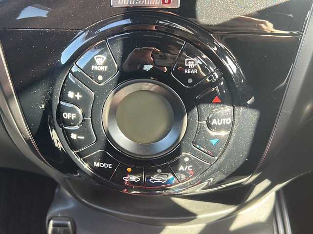 日産 ノート e－パワー ニスモ 静岡県 2019(令1)年 5.7万km スーパーブラック 社外SDナビ/・CD/・DVD/・フルセグＴＶ/・Bluetooth/・USB/・AM/・FM/主要装備/・衝突軽減/・レーンキープ/・コーナーセンサー前後/・全方位カメラ/・ETC/・ドラレコ前後/・デジタルインナーミラー/・純正フロアマット/・社外アルミホイール/・LEDヘッドライト/・オートライト/・フォグランプ/・スマートキー/・プッシュスタート/・スペアキー1本