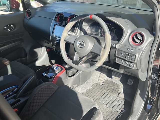 日産 ノート e－パワー ニスモ 静岡県 2019(令1)年 5.7万km スーパーブラック 社外SDナビ/・CD/・DVD/・フルセグＴＶ/・Bluetooth/・USB/・AM/・FM/主要装備/・衝突軽減/・レーンキープ/・コーナーセンサー前後/・全方位カメラ/・ETC/・ドラレコ前後/・デジタルインナーミラー/・純正フロアマット/・社外アルミホイール/・LEDヘッドライト/・オートライト/・フォグランプ/・スマートキー/・プッシュスタート/・スペアキー1本