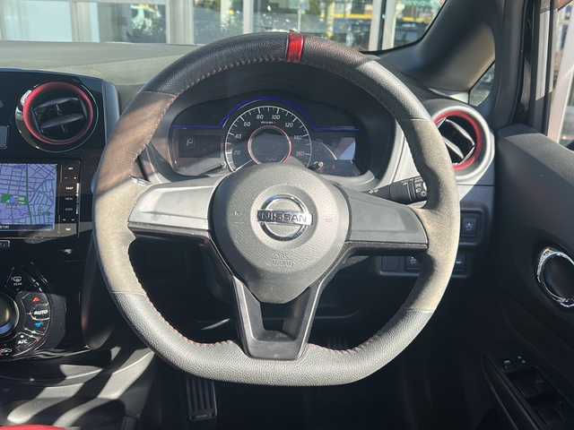 日産 ノート e－パワー ニスモ 静岡県 2019(令1)年 5.7万km スーパーブラック 社外SDナビ/・CD/・DVD/・フルセグＴＶ/・Bluetooth/・USB/・AM/・FM/主要装備/・衝突軽減/・レーンキープ/・コーナーセンサー前後/・全方位カメラ/・ETC/・ドラレコ前後/・デジタルインナーミラー/・純正フロアマット/・社外アルミホイール/・LEDヘッドライト/・オートライト/・フォグランプ/・スマートキー/・プッシュスタート/・スペアキー1本
