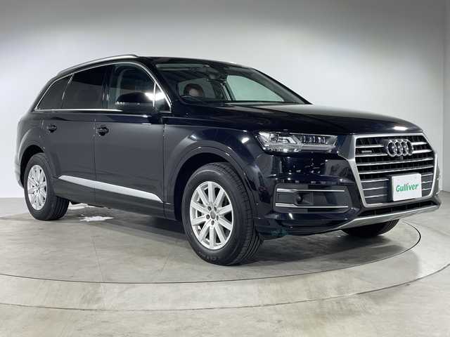 アウディ Ｑ７ 2．0TFSIクワトロ 福岡県 2016(平28)年 8.6万km 黒 純正メーカーナビ（CD/DVD/Bluetooth/AUX） 全方位車外カメラ 前後ドライブレコーダー クルーズコントロール ダウンヒルアシストコントロール MTモード付き 前後コーナーセンサー パーキングアシスト 保証書付き 取扱説明書付き 4WD アイドリングストップ スペアキー 電動リアゲート 電動格納サードシート サンルーフ レザーシート ベンチシート カーテンエアバッグ 全席シートヒーター 前席エアシート LEDヘッドライト 純正アルミホイール