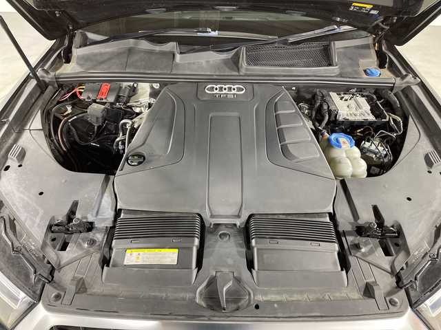 アウディ Ｑ７ 2．0TFSIクワトロ 福岡県 2016(平28)年 8.6万km 黒 純正メーカーナビ（CD/DVD/Bluetooth/AUX） 全方位車外カメラ 前後ドライブレコーダー クルーズコントロール ダウンヒルアシストコントロール MTモード付き 前後コーナーセンサー パーキングアシスト 保証書付き 取扱説明書付き 4WD アイドリングストップ スペアキー 電動リアゲート 電動格納サードシート サンルーフ レザーシート ベンチシート カーテンエアバッグ 全席シートヒーター 前席エアシート LEDヘッドライト 純正アルミホイール