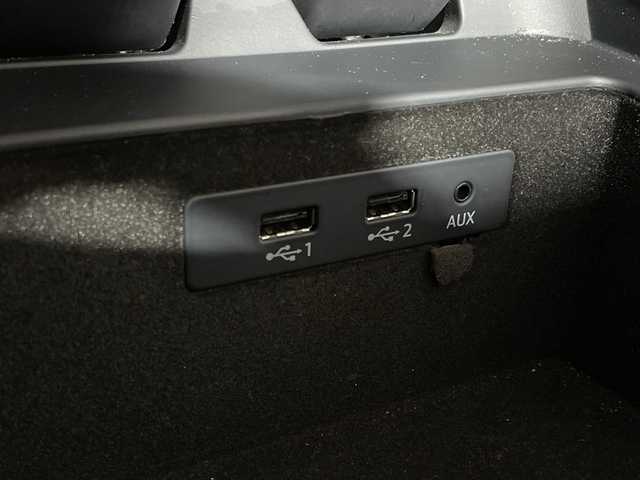 アウディ Ｑ７ 2．0TFSIクワトロ 福岡県 2016(平28)年 8.6万km 黒 純正メーカーナビ（CD/DVD/Bluetooth/AUX） 全方位車外カメラ 前後ドライブレコーダー クルーズコントロール ダウンヒルアシストコントロール MTモード付き 前後コーナーセンサー パーキングアシスト 保証書付き 取扱説明書付き 4WD アイドリングストップ スペアキー 電動リアゲート 電動格納サードシート サンルーフ レザーシート ベンチシート カーテンエアバッグ 全席シートヒーター 前席エアシート LEDヘッドライト 純正アルミホイール