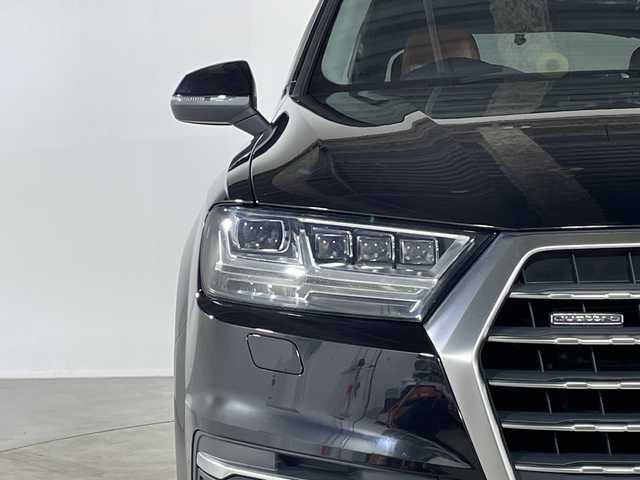 アウディ Ｑ７ 2．0TFSIクワトロ 福岡県 2016(平28)年 8.6万km 黒 純正メーカーナビ（CD/DVD/Bluetooth/AUX） 全方位車外カメラ 前後ドライブレコーダー クルーズコントロール ダウンヒルアシストコントロール MTモード付き 前後コーナーセンサー パーキングアシスト 保証書付き 取扱説明書付き 4WD アイドリングストップ スペアキー 電動リアゲート 電動格納サードシート サンルーフ レザーシート ベンチシート カーテンエアバッグ 全席シートヒーター 前席エアシート LEDヘッドライト 純正アルミホイール