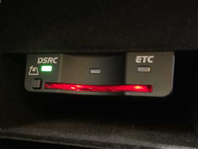 アウディ Ｑ７ 2．0TFSIクワトロ 福岡県 2016(平28)年 8.6万km 黒 純正メーカーナビ（CD/DVD/Bluetooth/AUX） 全方位車外カメラ 前後ドライブレコーダー クルーズコントロール ダウンヒルアシストコントロール MTモード付き 前後コーナーセンサー パーキングアシスト 保証書付き 取扱説明書付き 4WD アイドリングストップ スペアキー 電動リアゲート 電動格納サードシート サンルーフ レザーシート ベンチシート カーテンエアバッグ 全席シートヒーター 前席エアシート LEDヘッドライト 純正アルミホイール