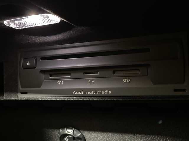 アウディ Ｑ７ 2．0TFSIクワトロ 福岡県 2016(平28)年 8.6万km 黒 純正メーカーナビ（CD/DVD/Bluetooth/AUX） 全方位車外カメラ 前後ドライブレコーダー クルーズコントロール ダウンヒルアシストコントロール MTモード付き 前後コーナーセンサー パーキングアシスト 保証書付き 取扱説明書付き 4WD アイドリングストップ スペアキー 電動リアゲート 電動格納サードシート サンルーフ レザーシート ベンチシート カーテンエアバッグ 全席シートヒーター 前席エアシート LEDヘッドライト 純正アルミホイール