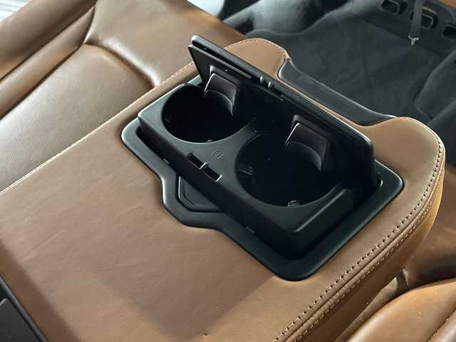 アウディ Ｑ７ 2．0TFSIクワトロ 福岡県 2016(平28)年 8.6万km 黒 純正メーカーナビ（CD/DVD/Bluetooth/AUX） 全方位車外カメラ 前後ドライブレコーダー クルーズコントロール ダウンヒルアシストコントロール MTモード付き 前後コーナーセンサー パーキングアシスト 保証書付き 取扱説明書付き 4WD アイドリングストップ スペアキー 電動リアゲート 電動格納サードシート サンルーフ レザーシート ベンチシート カーテンエアバッグ 全席シートヒーター 前席エアシート LEDヘッドライト 純正アルミホイール