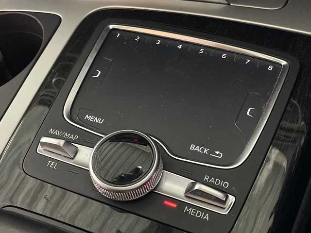 アウディ Ｑ７ 2．0TFSIクワトロ 福岡県 2016(平28)年 8.6万km 黒 純正メーカーナビ（CD/DVD/Bluetooth/AUX） 全方位車外カメラ 前後ドライブレコーダー クルーズコントロール ダウンヒルアシストコントロール MTモード付き 前後コーナーセンサー パーキングアシスト 保証書付き 取扱説明書付き 4WD アイドリングストップ スペアキー 電動リアゲート 電動格納サードシート サンルーフ レザーシート ベンチシート カーテンエアバッグ 全席シートヒーター 前席エアシート LEDヘッドライト 純正アルミホイール