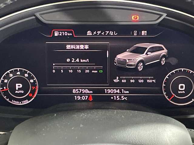 アウディ Ｑ７ 2．0TFSIクワトロ 福岡県 2016(平28)年 8.6万km 黒 純正メーカーナビ（CD/DVD/Bluetooth/AUX） 全方位車外カメラ 前後ドライブレコーダー クルーズコントロール ダウンヒルアシストコントロール MTモード付き 前後コーナーセンサー パーキングアシスト 保証書付き 取扱説明書付き 4WD アイドリングストップ スペアキー 電動リアゲート 電動格納サードシート サンルーフ レザーシート ベンチシート カーテンエアバッグ 全席シートヒーター 前席エアシート LEDヘッドライト 純正アルミホイール