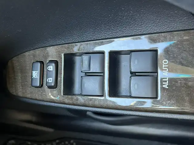 トヨタ マークＸ 250G Four 栃木県 2013(平25)年 7.8万km ホワイトパールクリスタルシャイン (株)IDOMが運営する【じしゃロン宇都宮店】の自社ローン対象車両になります。こちらは現金ご利用時の価格です。自社ローンご希望の方は別途その旨お申付け下さい。/純正ナビ/バックカメラ/フルセグ/Ｂｌｕｅｔｏｏｔｈ/ビルトインＥＴＣ/パワーシート/ＨＩＤヘッドライト/オートライト/スマートキー/プッシュボタンスタート/４ＷＤ/純正アルミホイール