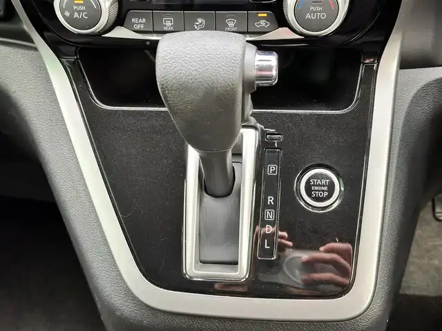 日産 セレナ ハイウェイスター Vセレクション 宮城県 2017(平29)年 6.1万km アズライトブルー エマージェンシーブレーキ/車線逸脱警報/純正フリップダウンモニター/純正ナビ（MM317D-W）/・CD/DVD/・Bluetooth/・フルセグTV/バックカメラ/ETC/両側電動スライドドア/革巻きステアリング/クルーズコントロール/LEDヘッドランプ/フォグランプ/オートライト/スマートキー＆プッシュスタート/電動格納ミラー/純正16インチアルミホイール/純正フロアマット/純正ドアバイザー/Wエアバッグ