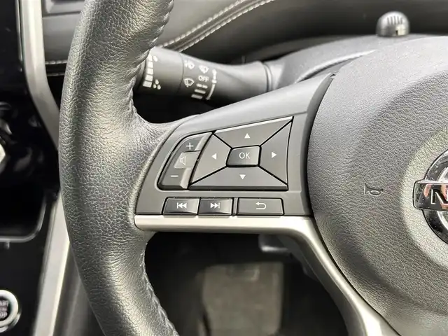 日産 セレナ ハイウェイスター Vセレクション 宮城県 2017(平29)年 6.1万km アズライトブルー エマージェンシーブレーキ/車線逸脱警報/純正フリップダウンモニター/純正ナビ（MM317D-W）/・CD/DVD/・Bluetooth/・フルセグTV/バックカメラ/ETC/両側電動スライドドア/革巻きステアリング/クルーズコントロール/LEDヘッドランプ/フォグランプ/オートライト/スマートキー＆プッシュスタート/電動格納ミラー/純正16インチアルミホイール/純正フロアマット/純正ドアバイザー/Wエアバッグ