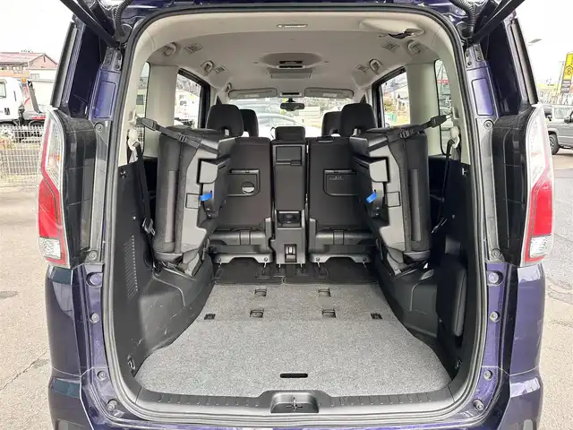 日産 セレナ ハイウェイスター Vセレクション 宮城県 2017(平29)年 6.1万km アズライトブルー エマージェンシーブレーキ/車線逸脱警報/純正フリップダウンモニター/純正ナビ（MM317D-W）/・CD/DVD/・Bluetooth/・フルセグTV/バックカメラ/ETC/両側電動スライドドア/革巻きステアリング/クルーズコントロール/LEDヘッドランプ/フォグランプ/オートライト/スマートキー＆プッシュスタート/電動格納ミラー/純正16インチアルミホイール/純正フロアマット/純正ドアバイザー/Wエアバッグ