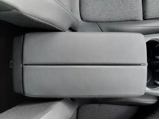 プジョー ３００８ GT ブルー HDi 滋賀県 2020(令2)年 3.1万km 緑Ⅱ ハーフレザー/・D席パワーシート/・前席シートヒーター/純正ディスプレイオーディオ　ＢＴ/ＣａｒＰｌａｙ　/バックカメラ　/サイドカメラ　/ワイヤレスチャージ　/コーナーセンサー　/純正LEDヘッドライト/純正１８インチＡＷ