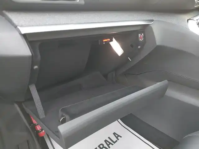 プジョー ３００８ GT ブルー HDi 滋賀県 2020(令2)年 3.1万km 緑Ⅱ ハーフレザー/・D席パワーシート/・前席シートヒーター/純正ディスプレイオーディオ　ＢＴ/ＣａｒＰｌａｙ　/バックカメラ　/サイドカメラ　/ワイヤレスチャージ　/コーナーセンサー　/純正LEDヘッドライト/純正１８インチＡＷ