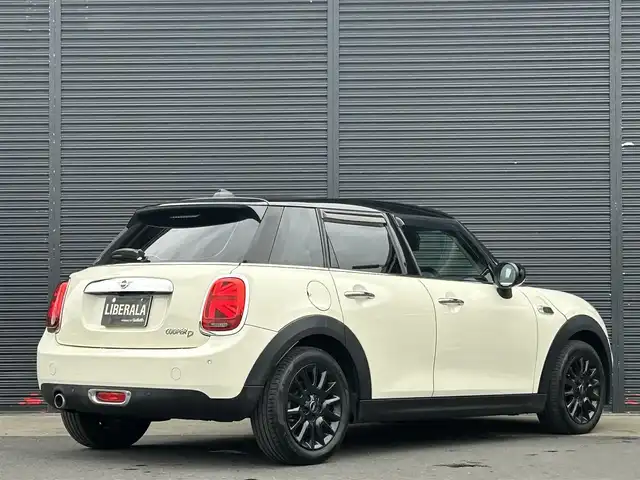 ＭＩＮＩ ミニ クーパー D 茨城県 2020(令2)年 5.6万km 白Ⅱ ワンオーナー/スマートキー×2/純正ナビ・Bluetooth/バックカメラ/USB/黒レザーシート/純正16インチAW/ETC/ドライブレコーダー/LEDヘッドライト/・・・・・・・・・・・・・・・・・・・・・・・・・・/インテリジェントセーフティ/F・Rソナー/パーキングディスタンスコントロール/クルーズコントロール/パーキングアシスト