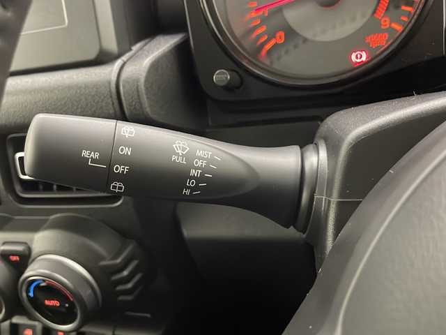 スズキ ジムニー XC 香川県 2025(令7)年 0.1万km未満 キネティックイエロー ワンオーナー/SUZUKI Safety Support/〇デュアルセンサーブレーキサポート/〇誤発進抑制機能/〇車線逸脱警報機能/〇ふらつき警報機能/〇標識認識機能/〇ハイビームアシスト/〇先行車発進お知らせ機能/コーナーセンサー/シートヒーター/LEDヘッドライト/純正フロアマット/純正16インチAW/スマートキー×２/アイドリングストップ/保証書/取扱説明書