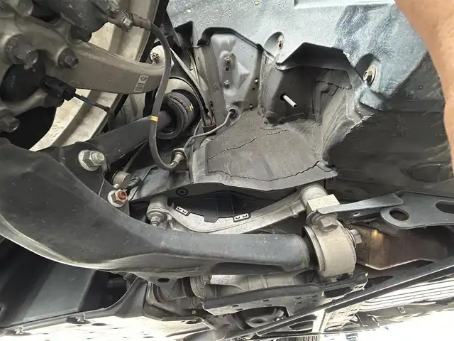 トヨタ クラウン アスリート S-T 滋賀県 2017(平29)年 3.5万km プレシャスブラックパール ガソリン/2WD(FR)/8速AT/純正ナビ/(FM/AM/CD/DVD/フルセグ/Bluetooth)/バックカメラ/ETC/プリクラッシュブレーキアシスト	/踏み間違い防止アシスト	/レーンキープアシスト	/レーダークルーズコントロール/インテリジェントクリアランスソナー/運転席・助手席シートヒーター/運転席・助手席シートベンチレーション/電動格納ミラー/アイドリングストップ/革巻きステアリング/ステアリングスイッチ/パドルシフト/オートライト/LEDヘッドライト/フロントフォグ/オートマチックハイビーム/フルオートエアコン/プッシュスタート/スマートキー/純正フロアマット