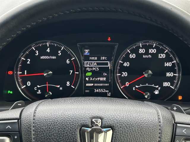 トヨタ クラウン アスリート S-T 滋賀県 2017(平29)年 3.5万km プレシャスブラックパール ガソリン/2WD(FR)/8速AT/純正ナビ/(FM/AM/CD/DVD/フルセグ/Bluetooth)/バックカメラ/ETC/プリクラッシュブレーキアシスト	/踏み間違い防止アシスト	/レーンキープアシスト	/レーダークルーズコントロール/インテリジェントクリアランスソナー/運転席・助手席シートヒーター/運転席・助手席シートベンチレーション/電動格納ミラー/アイドリングストップ/革巻きステアリング/ステアリングスイッチ/パドルシフト/オートライト/LEDヘッドライト/フロントフォグ/オートマチックハイビーム/フルオートエアコン/プッシュスタート/スマートキー/純正フロアマット