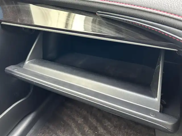 トヨタ クラウン アスリート S-T 滋賀県 2017(平29)年 3.5万km プレシャスブラックパール ガソリン/2WD(FR)/8速AT/純正ナビ/(FM/AM/CD/DVD/フルセグ/Bluetooth)/バックカメラ/ETC/プリクラッシュブレーキアシスト	/踏み間違い防止アシスト	/レーンキープアシスト	/レーダークルーズコントロール/インテリジェントクリアランスソナー/運転席・助手席シートヒーター/運転席・助手席シートベンチレーション/電動格納ミラー/アイドリングストップ/革巻きステアリング/ステアリングスイッチ/パドルシフト/オートライト/LEDヘッドライト/フロントフォグ/オートマチックハイビーム/フルオートエアコン/プッシュスタート/スマートキー/純正フロアマット