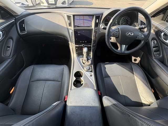 日産 スカイライン ハイブリッド 350GT Type P 愛知県 2016(平28)年 12.8万km メテオフレークブラックパール (株)IDOMが運営する【じしゃロン名古屋鳴海店】の自社ローン専用車両になりますこちらは現金またはオートローンご利用時の価格です。自社ローンご希望の方は別途その旨お申付け下さい/ワンオーナー/純正ナビ/レーダークルーズコントロール/レザーシート/パワーシート/メモリーシート/シートヒーター/純正１７インチアルミホイール/横滑り防止装置/前後コーナーセンサー/バックカメラ/ETC/ドライブレコーダー/プッシュスタート/スマートキー