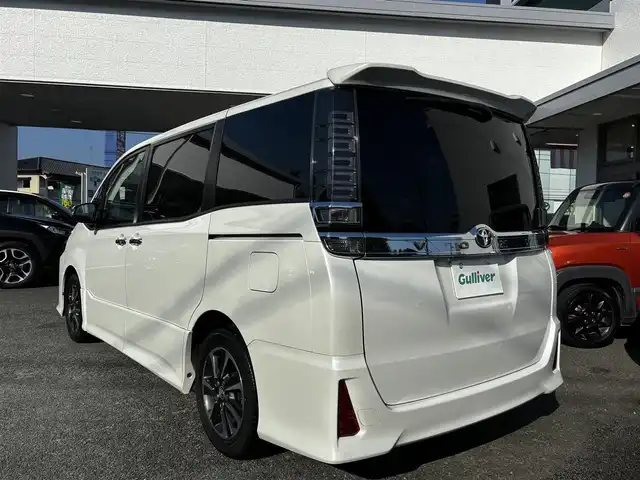 トヨタ ヴォクシー ZS 煌 熊本県 2018(平30)年 9.2万km ホワイトパールクリスタルシャイン ALPINE11インチナビ（EX11Z）/【フルセグTV/CD/DVD/Bluetooth/HDMI/ラジオ】/バックカメラ/12.8インチALPINEフリップダウンモニター/（PXH12X-R）/両側パワースライドドア/クルーズコントロール/プリクラッシュセーフティ/レーンキープアシスト/アイドリングストップ/純正16インチAW/ETC/オートライト/オートハイビーム/LEDヘッドライト/フォグランプ/横滑り防止機能/純正フロアマット/革巻きステアリング/ステアリングスイッチ/保証書/取扱説明書