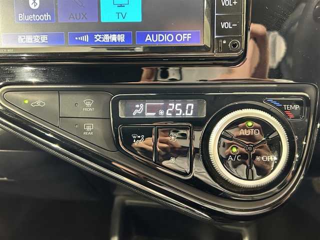 トヨタ アクア S スタイルブラック 愛知県 2020(令2)年 1.4万km ホワイトパールクリスタルシャイン 純正ＳＤナビ　/（AM/CD/FM/SD/Bluetooth/AUX/フルセグTV）/パノラミックビューモニター　/トヨタセーフティセンス　/　　-プリクラッシュセーフティ　/　　-車線逸脱警報　/　　-オートマチックハイビーム　/先行車発進お知らせ/ＬＥＤヘッドライト　/LEDフォグランプ/プッシュスタート/　　-スマートキー　/ドライブレコーダー/純正フロアマット　/クリアランスソナー/純正フロアマット