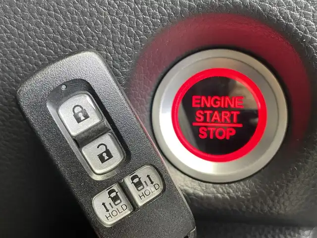 ホンダ Ｎ ＢＯＸ カスタム L ターボ 茨城県 2022(令4)年 2.9万km プラチナホワイトパール 社外ナビ/バックカメラ/フルセグ/社外後席モニター/衝突被害軽減ブレーキ/車線逸脱抑制装置/レーダークルーズコントロール/オートマチックハイビーム/ソナー/両側電動スライドドア/ETC/ドラレコ/シートヒーター/純正15インチAW/LEDヘッドライト/スマートキー