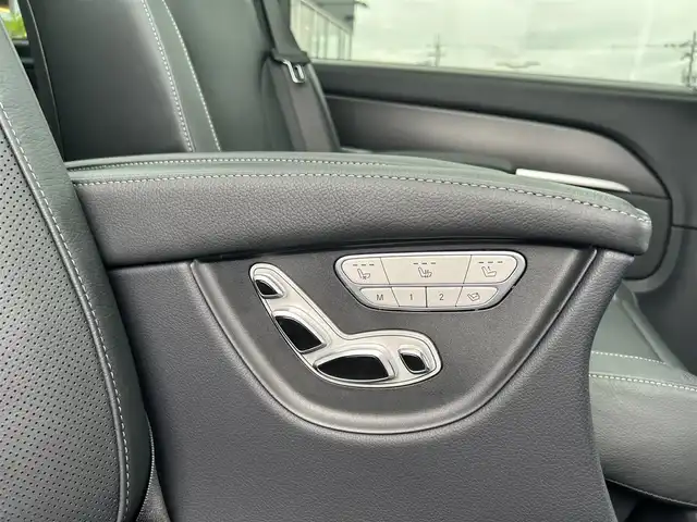 メルセデス・ベンツ Ｖ２２０ d AVG ロング AMGライン 滋賀県 2020(令2)年 4.5万km ロッククリスタルホワイト エクスクルーシブＰＫＧ　/レーダーセーフティＰＫＧ/サンルーフ　/黒革　/・メモリ付きパワーシート　/・シートヒーター　/・ベンチレーション　/後席ツインモニター　/純正ナビ（CD/DVD/DTV/BT）/Ｂｒｕｍｅｓｔｅｒサウンド　/３６０°カメラ/コーナーセンサー/両側パワースライドドア/パワーバックドア/ETC2.0/純正LEDヘッドライト/純正19インチAW