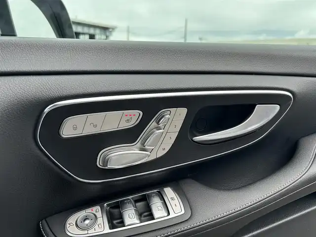 メルセデス・ベンツ Ｖ２２０ d AVG ロング AMGライン 滋賀県 2020(令2)年 4.5万km ロッククリスタルホワイト エクスクルーシブＰＫＧ　/レーダーセーフティＰＫＧ/サンルーフ　/黒革　/・メモリ付きパワーシート　/・シートヒーター　/・ベンチレーション　/後席ツインモニター　/純正ナビ（CD/DVD/DTV/BT）/Ｂｒｕｍｅｓｔｅｒサウンド　/３６０°カメラ/コーナーセンサー/両側パワースライドドア/パワーバックドア/ETC2.0/純正LEDヘッドライト/純正19インチAW