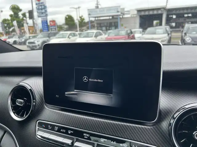 メルセデス・ベンツ Ｖ２２０ d AVG ロング AMGライン 滋賀県 2020(令2)年 4.5万km ロッククリスタルホワイト エクスクルーシブＰＫＧ　/レーダーセーフティＰＫＧ/サンルーフ　/黒革　/・メモリ付きパワーシート　/・シートヒーター　/・ベンチレーション　/後席ツインモニター　/純正ナビ（CD/DVD/DTV/BT）/Ｂｒｕｍｅｓｔｅｒサウンド　/３６０°カメラ/コーナーセンサー/両側パワースライドドア/パワーバックドア/ETC2.0/純正LEDヘッドライト/純正19インチAW