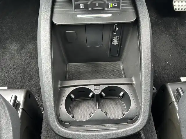 メルセデス・ベンツ Ｖ２２０ d AVG ロング AMGライン 滋賀県 2020(令2)年 4.5万km ロッククリスタルホワイト エクスクルーシブＰＫＧ　/レーダーセーフティＰＫＧ/サンルーフ　/黒革　/・メモリ付きパワーシート　/・シートヒーター　/・ベンチレーション　/後席ツインモニター　/純正ナビ（CD/DVD/DTV/BT）/Ｂｒｕｍｅｓｔｅｒサウンド　/３６０°カメラ/コーナーセンサー/両側パワースライドドア/パワーバックドア/ETC2.0/純正LEDヘッドライト/純正19インチAW
