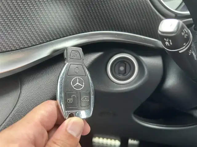 メルセデス・ベンツ Ｖ２２０ d AVG ロング AMGライン 滋賀県 2020(令2)年 4.5万km ロッククリスタルホワイト エクスクルーシブＰＫＧ　/レーダーセーフティＰＫＧ/サンルーフ　/黒革　/・メモリ付きパワーシート　/・シートヒーター　/・ベンチレーション　/後席ツインモニター　/純正ナビ（CD/DVD/DTV/BT）/Ｂｒｕｍｅｓｔｅｒサウンド　/３６０°カメラ/コーナーセンサー/両側パワースライドドア/パワーバックドア/ETC2.0/純正LEDヘッドライト/純正19インチAW