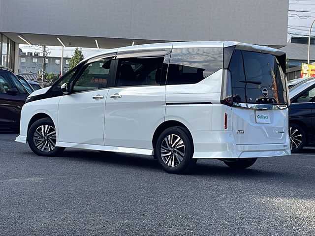 日産 セレナ e－パワー ハイウェイスター V 大阪府 2023(令5)年 1.6万km プリズムホワイト ワンオーナー/プロパイロット/メーカーナビ/　BT.HDMI.フルセグTV/アラウンドビューモニター/両側パワースライドドア/純正フリップダウンモニター/置くだけ充電/デジタルインナーミラー/クリアランスソナー/ビルトインETC2.0/オートホールド/純正フロアマット/スマートキー×2/プッシュスタート/保証書.取説