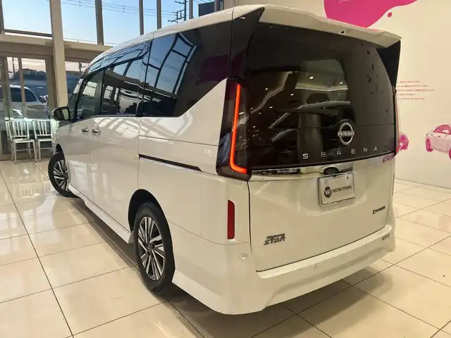 日産 セレナ e－パワー ハイウェイスター V 埼玉県 2023(令5)年 1.6万km プリズムホワイト プロパイロット/純正ナビ/　　BT/USB/フルセグTV/純正フリップダウンモニター/アラウンドビューモニター/両側パワースライドドア/レーダークルーズコントロール/LEDオートライト/純正16インチAW/デジタルインナーミラー/ステアリングスイッチ/プッシュスタート/ETC/禁煙車