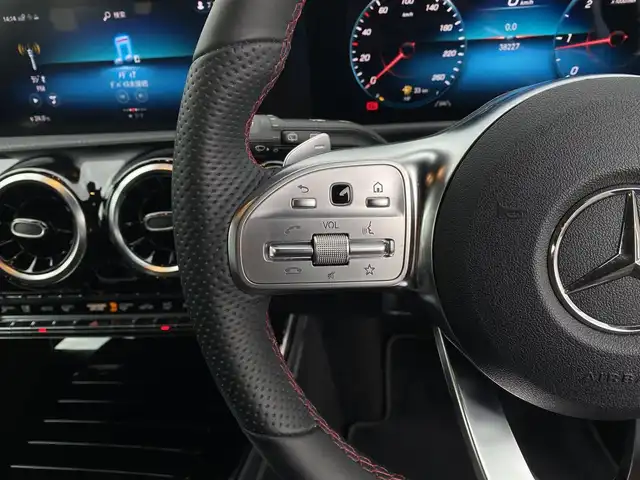 メルセデス・ベンツ Ａ２００ｄ 福岡県 2020(令2)年 3.9万km ポーラホワイト ・アダプティブクルーズコントロール/・純正ナビ/USB/BT/・バックカメラ/・ハーフレザーシート/シートヒーター/・純正ドライブレコーダー/・フルセグ/・ETC/・純正18AW/・スペアキー/・自動駐車システム
