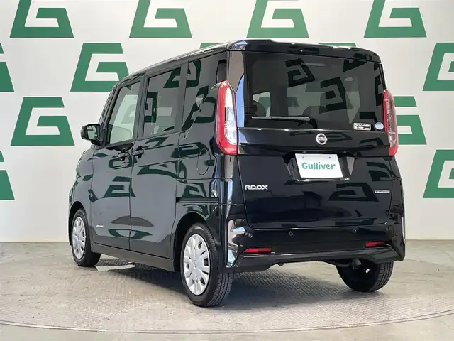 日産 ルークス X 鹿児島県 2021(令3)年 6.9万km ブラック 社外ナビ/(Bluetooth/DVD/CD)/アラウンドビューモニター/衝突軽減ブレーキ/横滑り防止機能/先行車発進お知らせ/片側パワースライドドア/ドライブレコーダー/ETC/前後コーナーセンサー/アイドリングストップ/フロアマット/プッシュスタート/スマートキー