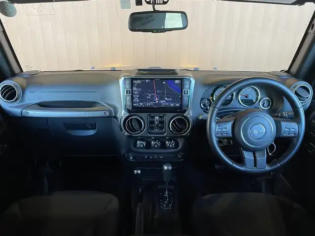 クライスラー・ジープ ジープ ラングラー アンリミテッド サハラ 愛知県 2018(平30)年 5万km ブラック アルパイン9インチナビ/フルセグTV/バックカメラ/CD/DVD再生/Bluetooth/クルーズコントロール/MTモード付AT/ダウンヒルアシストコントロール/ヒーテッドドアミラー/ステアリングスイッチ/純正18インチアルミ