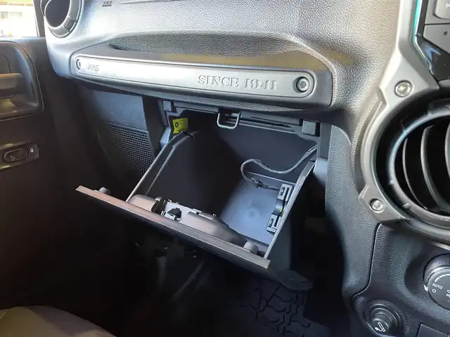 クライスラー・ジープ ジープ ラングラー アンリミテッド サハラ 愛知県 2018(平30)年 5万km ブラック アルパイン9インチナビ/フルセグTV/バックカメラ/CD/DVD再生/Bluetooth/クルーズコントロール/MTモード付AT/ダウンヒルアシストコントロール/ヒーテッドドアミラー/ステアリングスイッチ/純正18インチアルミ