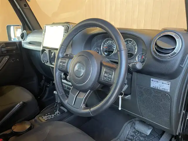 クライスラー・ジープ ジープ ラングラー アンリミテッド サハラ 愛知県 2018(平30)年 5万km ブラック アルパイン9インチナビ/フルセグTV/バックカメラ/CD/DVD再生/Bluetooth/クルーズコントロール/MTモード付AT/ダウンヒルアシストコントロール/ヒーテッドドアミラー/ステアリングスイッチ/純正18インチアルミ