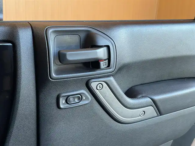 クライスラー・ジープ ジープ ラングラー アンリミテッド サハラ 愛知県 2018(平30)年 5万km ブラック アルパイン9インチナビ/フルセグTV/バックカメラ/CD/DVD再生/Bluetooth/クルーズコントロール/MTモード付AT/ダウンヒルアシストコントロール/ヒーテッドドアミラー/ステアリングスイッチ/純正18インチアルミ