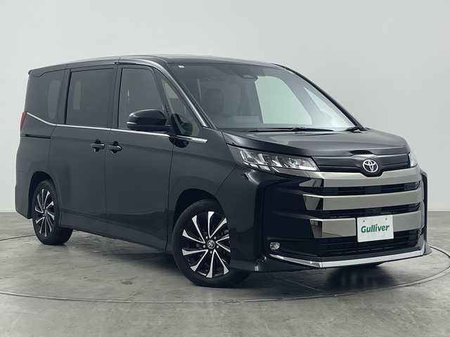 トヨタ ノア S－Z 群馬県 2025(令7)年 1.3万km アティチュードブラックマイカ 純正１０．５型ナビ　全周囲カメラ　ＣＤ／ＤＶＤデッキ　フルセグＴＶ　ＢＳＭ　ＥＴＣ２．０　ハーフレザーシート　シートヒーター　両側電動スライドドア　衝突被害軽減ブレーキ　レーンアシスト　禁煙車