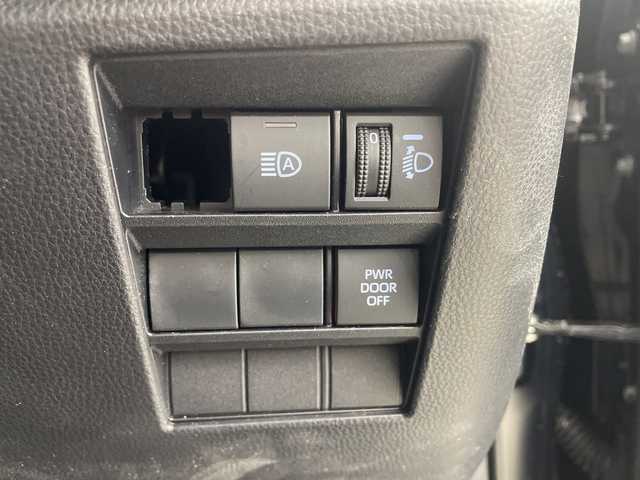 トヨタ ノア S－Z 群馬県 2025(令7)年 1.3万km アティチュードブラックマイカ 純正１０．５型ナビ　全周囲カメラ　ＣＤ／ＤＶＤデッキ　フルセグＴＶ　ＢＳＭ　ＥＴＣ２．０　ハーフレザーシート　シートヒーター　両側電動スライドドア　衝突被害軽減ブレーキ　レーンアシスト　禁煙車