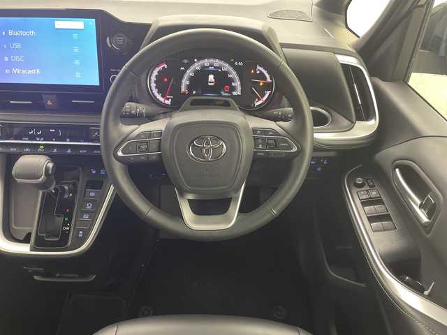 トヨタ ノア S－Z 群馬県 2025(令7)年 1.3万km アティチュードブラックマイカ 純正１０．５型ナビ　全周囲カメラ　ＣＤ／ＤＶＤデッキ　フルセグＴＶ　ＢＳＭ　ＥＴＣ２．０　ハーフレザーシート　シートヒーター　両側電動スライドドア　衝突被害軽減ブレーキ　レーンアシスト　禁煙車