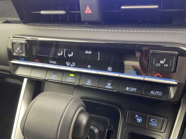 トヨタ ノア S－Z 群馬県 2025(令7)年 1.3万km アティチュードブラックマイカ 純正１０．５型ナビ　全周囲カメラ　ＣＤ／ＤＶＤデッキ　フルセグＴＶ　ＢＳＭ　ＥＴＣ２．０　ハーフレザーシート　シートヒーター　両側電動スライドドア　衝突被害軽減ブレーキ　レーンアシスト　禁煙車