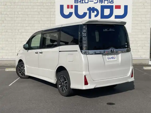 トヨタ ヴォクシー ZS 煌 長崎県 2015(平27)年 14.8万km ホワイトパールクリスタルシャイン (株)IDOMが運営する【じしゃロン長崎店】の自社ローン対象車両になります。こちらは現金ご利用時の価格です。自社ローンご希望の方は別途その旨お申付け下さい。/・プッシュスタート/・純正ナビ/・フルセグテレビ/・ブルートゥース/・バックカメラ/・フリップダウンモニター/・両側パワースライドドア/・ETC/・ドアバイザー