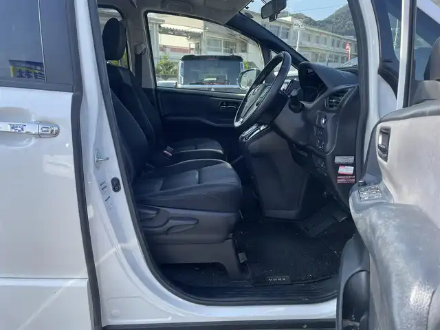 トヨタ ヴォクシー ZS 煌 長崎県 2015(平27)年 14.8万km ホワイトパールクリスタルシャイン (株)IDOMが運営する【じしゃロン長崎店】の自社ローン対象車両になります。こちらは現金ご利用時の価格です。自社ローンご希望の方は別途その旨お申付け下さい。/・プッシュスタート/・純正ナビ/・フルセグテレビ/・ブルートゥース/・バックカメラ/・フリップダウンモニター/・両側パワースライドドア/・ETC/・ドアバイザー