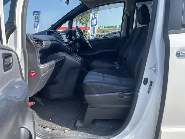 トヨタ ヴォクシー ZS 煌 長崎県 2015(平27)年 14.8万km ホワイトパールクリスタルシャイン (株)IDOMが運営する【じしゃロン長崎店】の自社ローン対象車両になります。こちらは現金ご利用時の価格です。自社ローンご希望の方は別途その旨お申付け下さい。/・プッシュスタート/・純正ナビ/・フルセグテレビ/・ブルートゥース/・バックカメラ/・フリップダウンモニター/・両側パワースライドドア/・ETC/・ドアバイザー