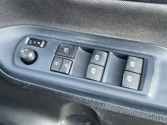 トヨタ ヴォクシー ZS 煌 長崎県 2015(平27)年 14.8万km ホワイトパールクリスタルシャイン (株)IDOMが運営する【じしゃロン長崎店】の自社ローン対象車両になります。こちらは現金ご利用時の価格です。自社ローンご希望の方は別途その旨お申付け下さい。/・プッシュスタート/・純正ナビ/・フルセグテレビ/・ブルートゥース/・バックカメラ/・フリップダウンモニター/・両側パワースライドドア/・ETC/・ドアバイザー